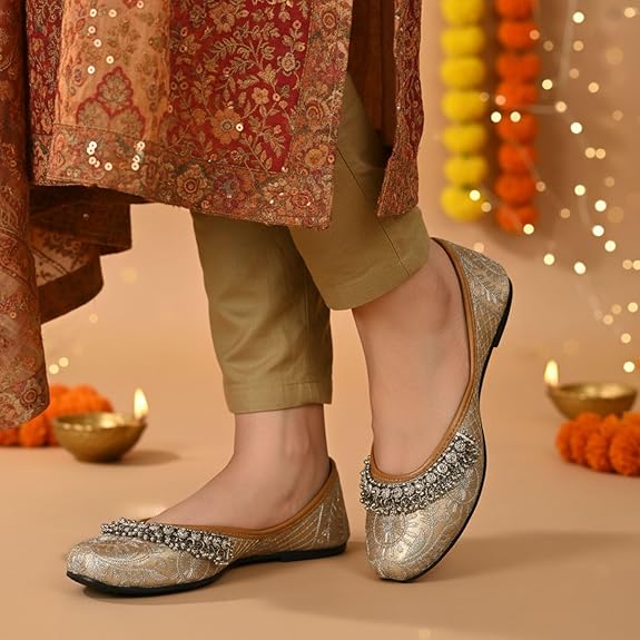 Women's Embroidered Payal Style Punjabi Mojari - Image 4